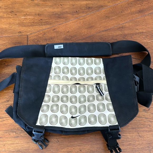 Nike messenger bag - Picture 1 of 6